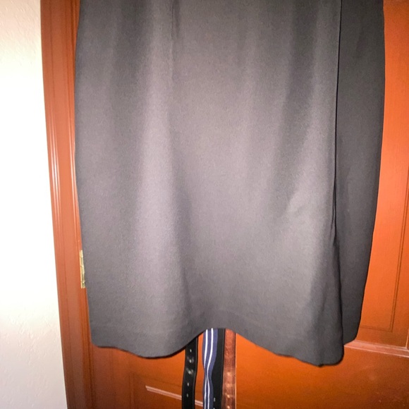 Albert Nipon suite Size 12 petite with embroidered collar and cuffs - Picture 7 of 10